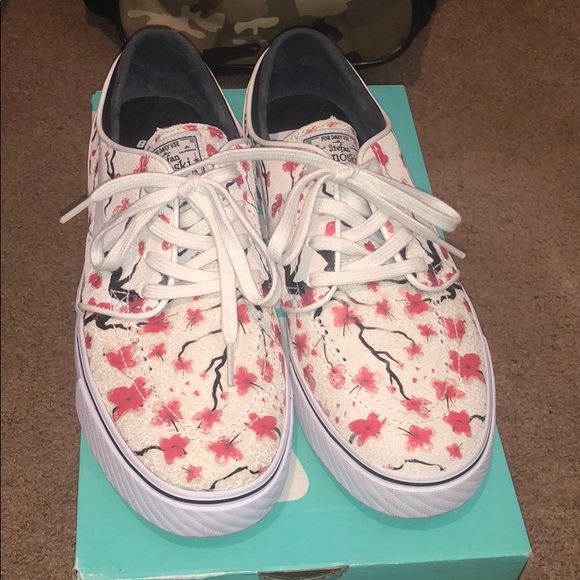 nike janoski cherry blossom